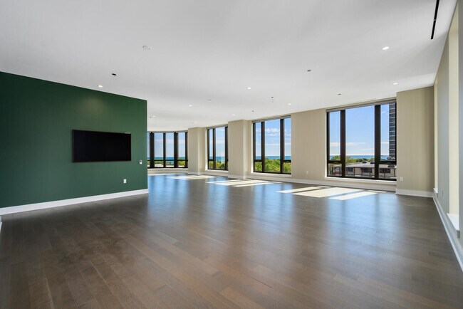 Building Photo - 1550 N Clark St