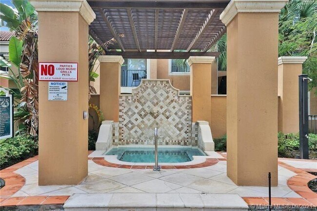 Foto del edificio - 8020 N Nob Hill Rd