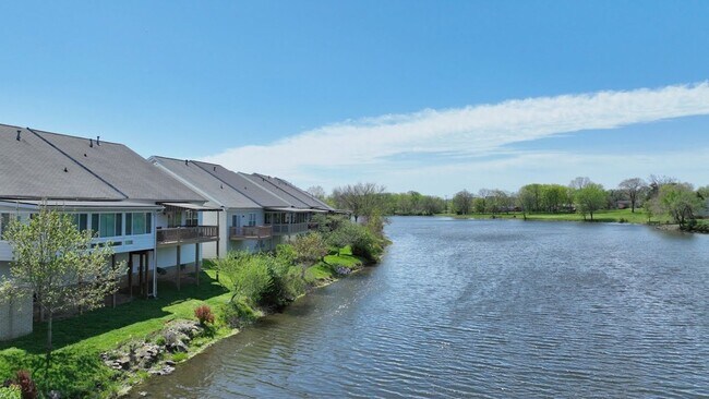 Foto del edificio - Beautiful 2-Bed, 2.5-Bath Townhouse in Har...