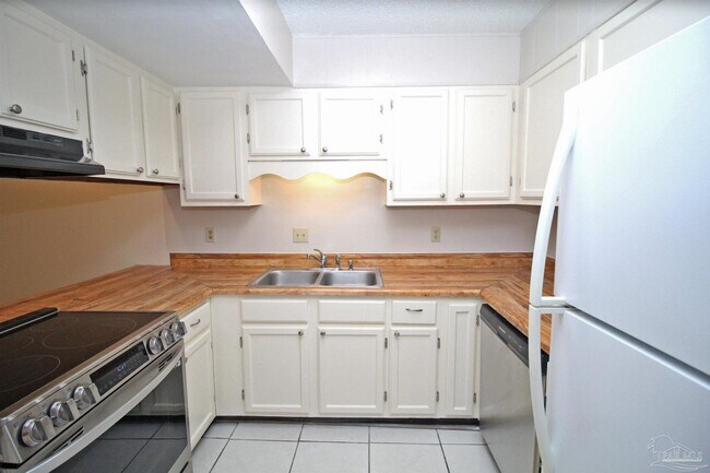 Foto del edificio - 8113 Stonebrook Dr