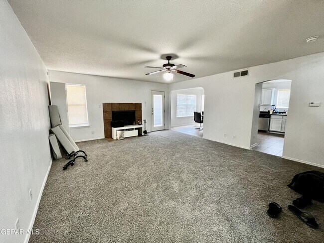 Foto del edificio - 12701 Francisco Paz Dr