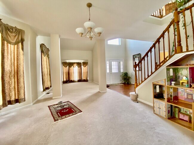 Building Photo - 955 Summerhill Dr