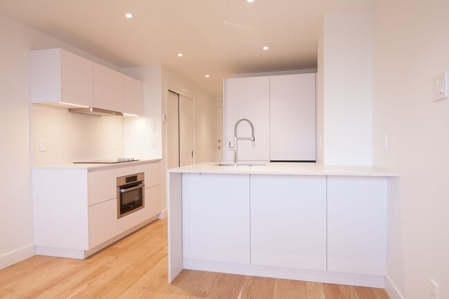 Building Photo - 3460 Rue Durocher
