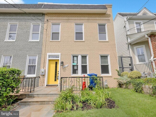 Foto del edificio - 4210 4th St NW