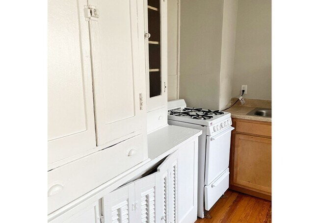 Foto del edificio - 3027 Clifton Ave