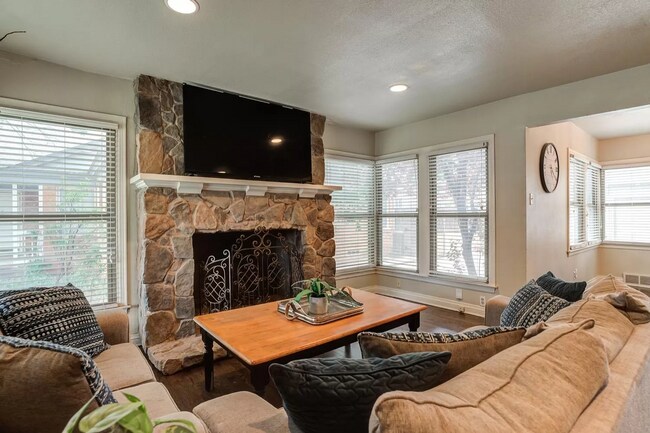 Building Photo - Pre-lease Summer 2026! Beautiful Tech Terrace Home! Full of Character!