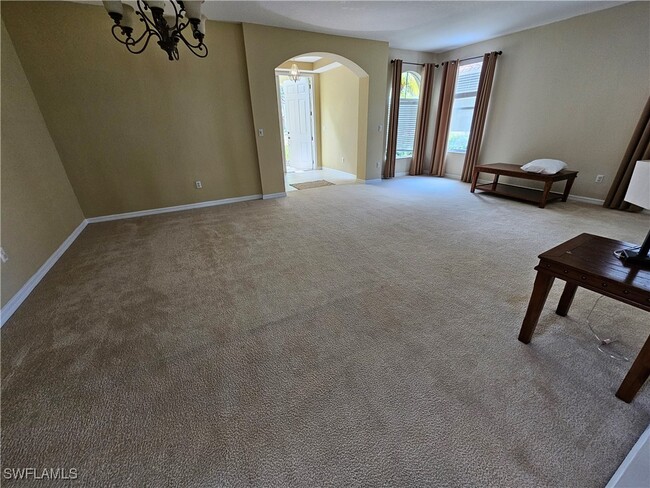 Building Photo - 2084 Par Dr