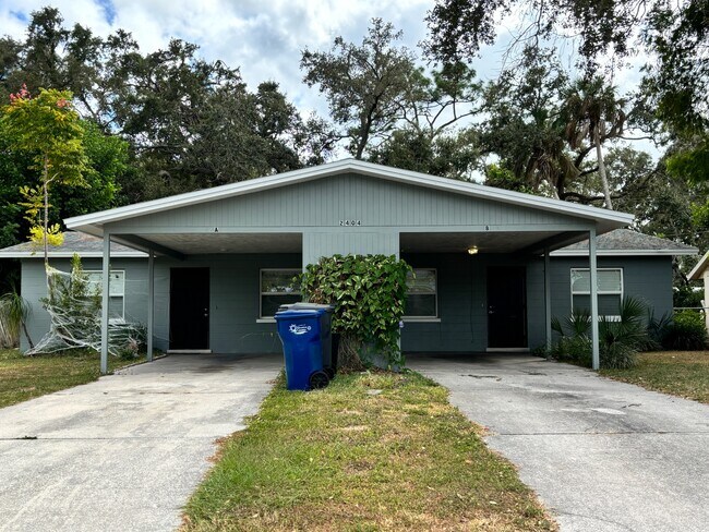 Foto del edificio - 2404 51st Avenue Ter W