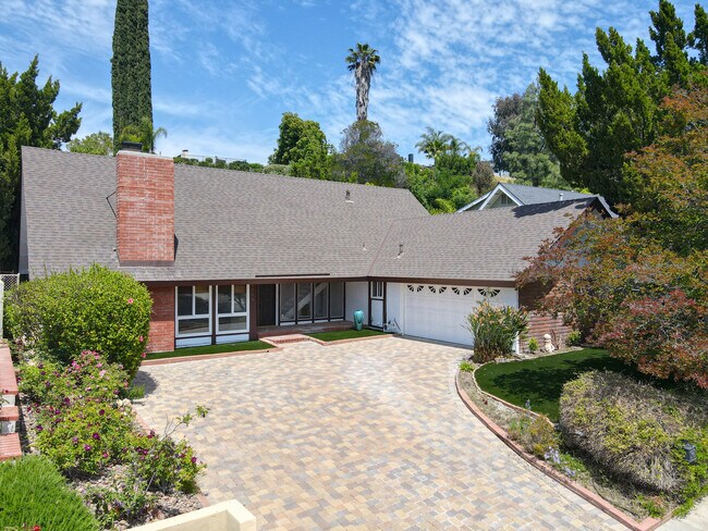 Building Photo - 4220 Towhee Dr