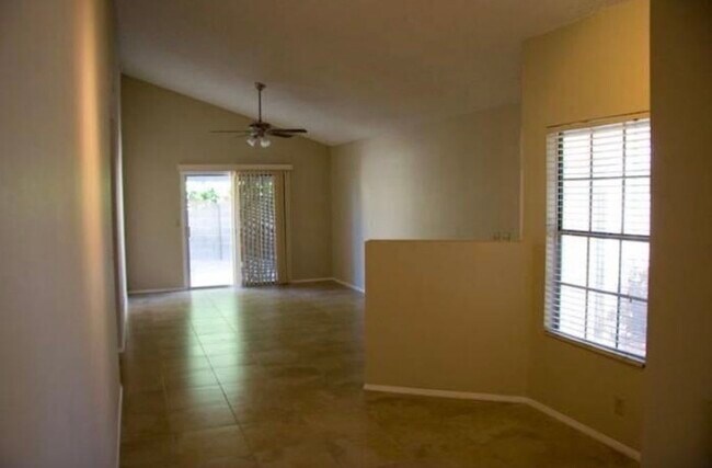 Building Photo - 1328 W Rosewood Ct