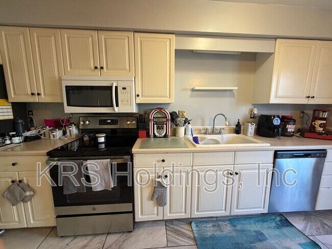 Building Photo - 6040 Capital Pl