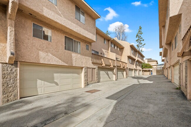 Building Photo - 1503 Rock Glen Ave