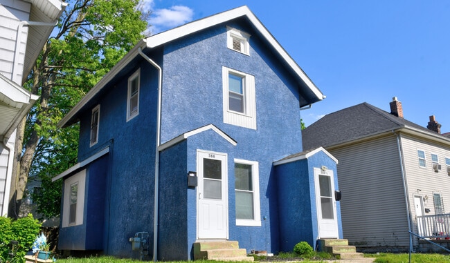 Building Photo - 366 Wrexham Ave