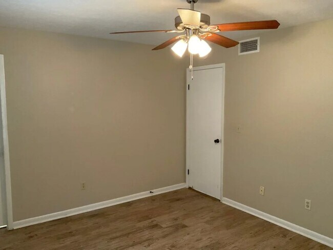 Foto del edificio - 313 Spring Creek Ave