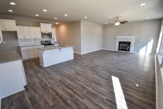 Building Photo - 4 Bedroom, 2 Bathroom Home In Farmington, AR