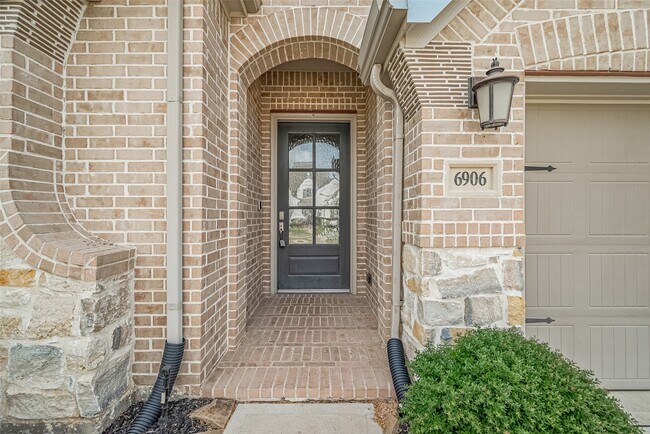 Building Photo - 6906 Montclair Colony Trl
