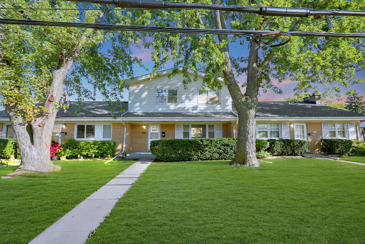 Primary Photo - 9002 N Clifton Ave