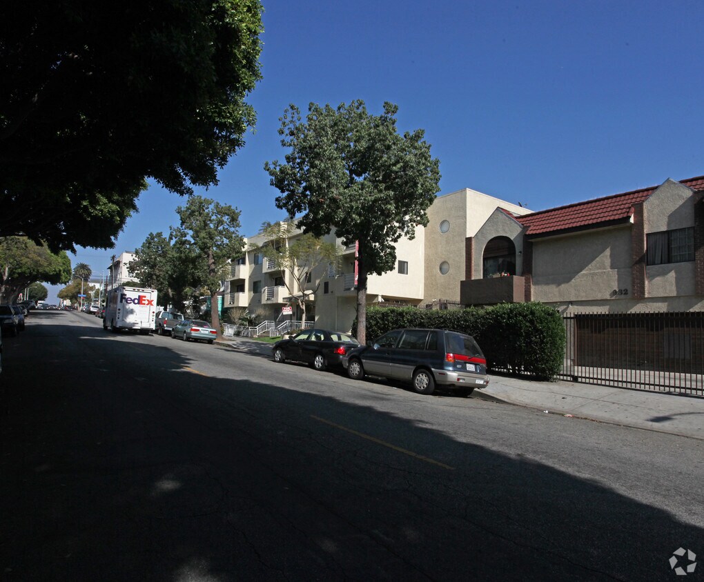Foto del edificio - 922-928 S Burlington Ave