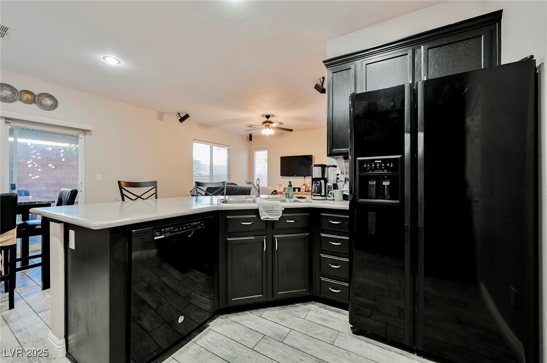 Foto del edificio - 9772 Thistle Dew Ave