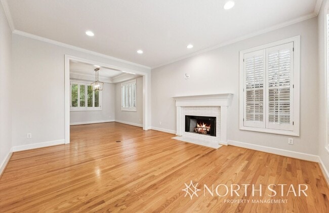 Building Photo - Beautiful Home Near Westlake Park