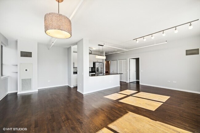 Building Photo - 511 W Division St