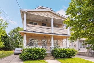 Building Photo - 6924 Claasen Ave