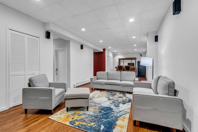 Building Photo - 6 Buchanan Ln