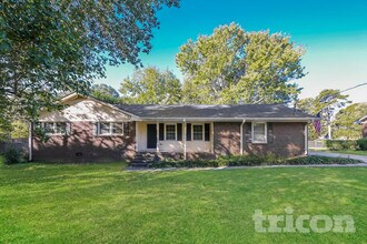 Building Photo - 2807 Alamo Pl