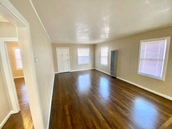 Foto del edificio - Beautifully Updated 2 Bed 1 Bath unit in R...