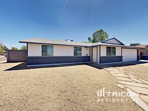 Building Photo - 1507 W El Monte Pl