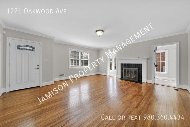 Photo - 1221 Oakwood Ave House