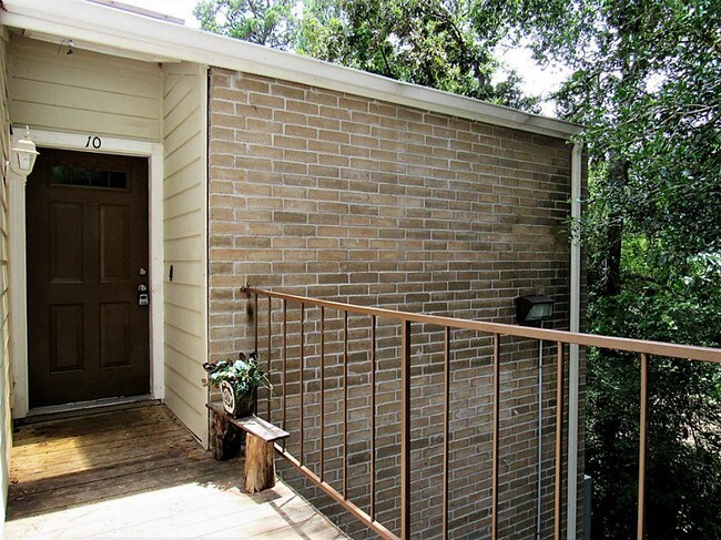 Building Photo - 3500 Tangle Brush Dr