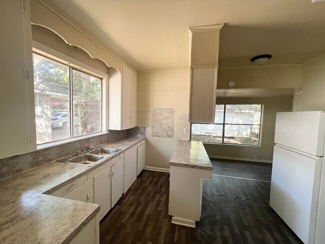 Building Photo - Half off the first Full Months rent! Secti...