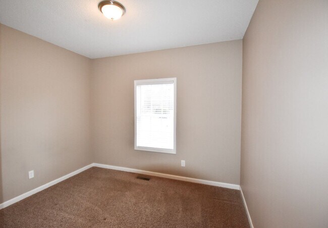 Building Photo - 35 Red Leaf Dr