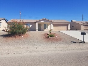 Building Photo - 2440 Huntington Dr