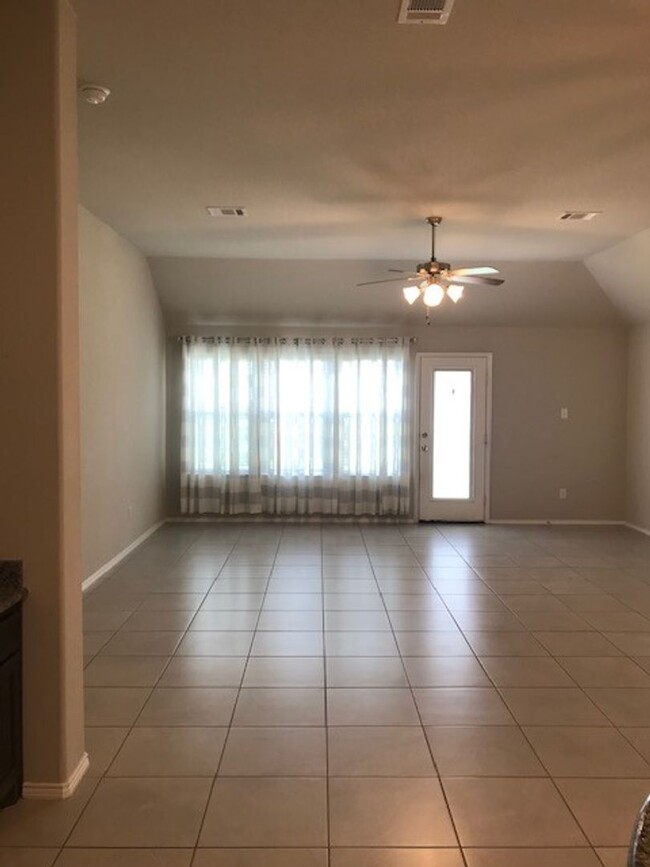 Building Photo - Coming Soon!! 3/2/2 Heights of Weatherford...