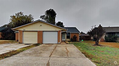 Building Photo - 7521 NW 113th Pl