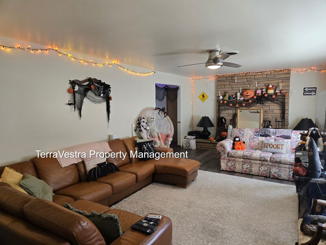 Foto principal - College rental 5 bedroom 4 bathroom Now sh...