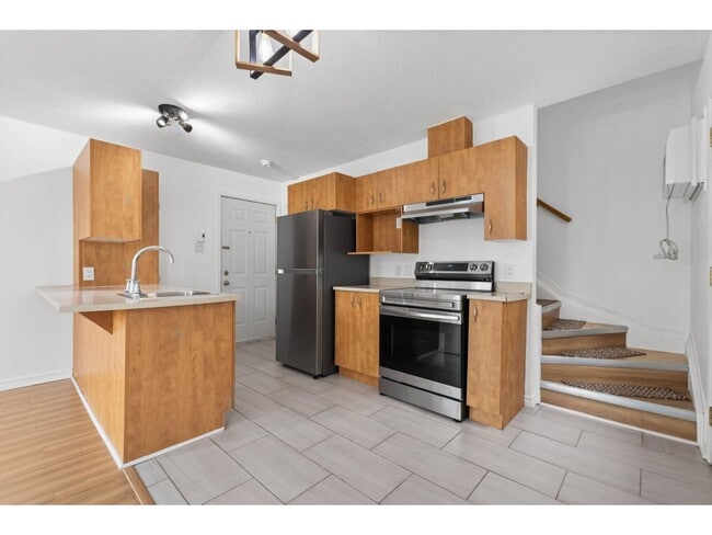Building Photo - 325 Rue Champlain