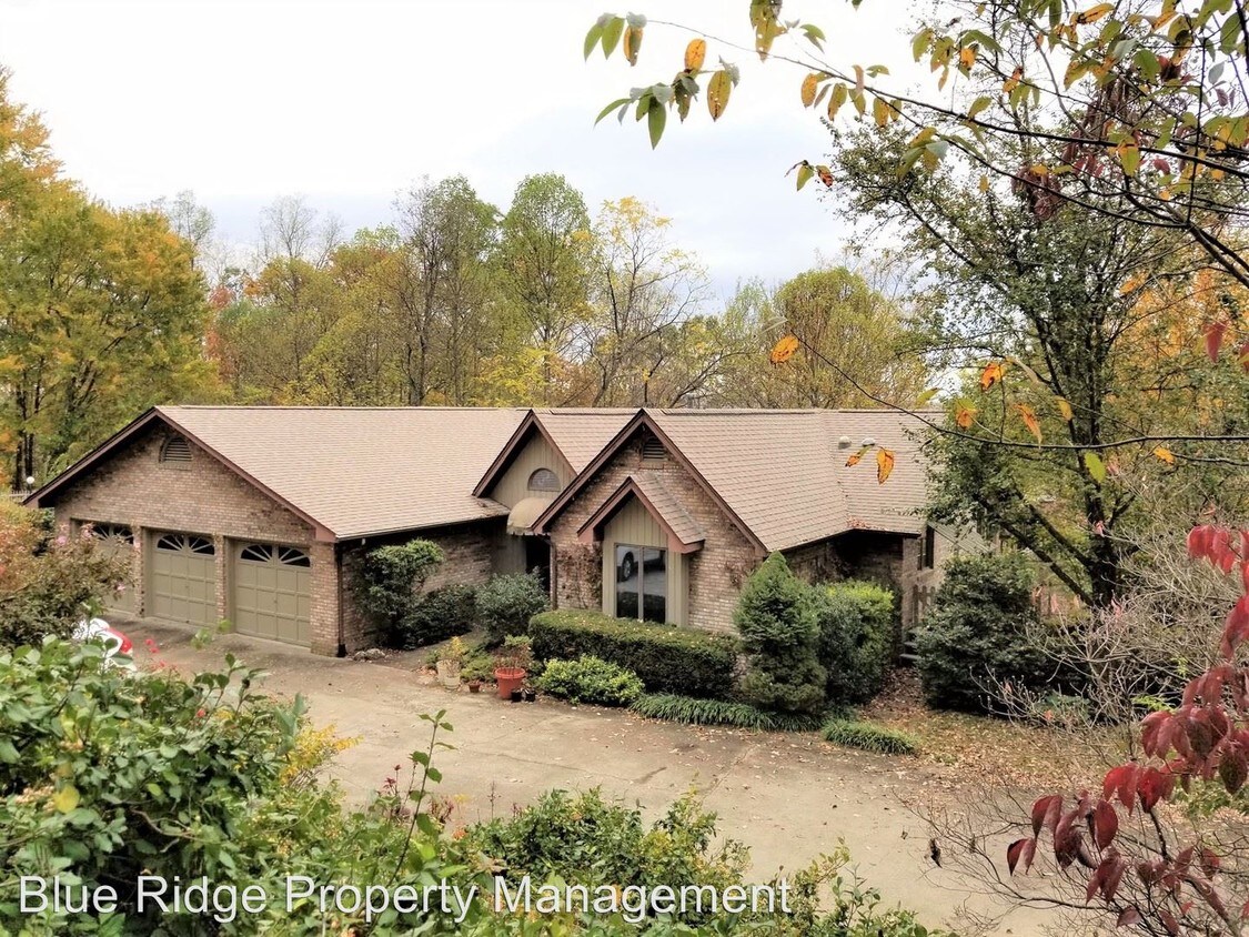Primary Photo - 4229 Skyland Ln