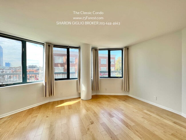 Building Photo - 25 Forest St