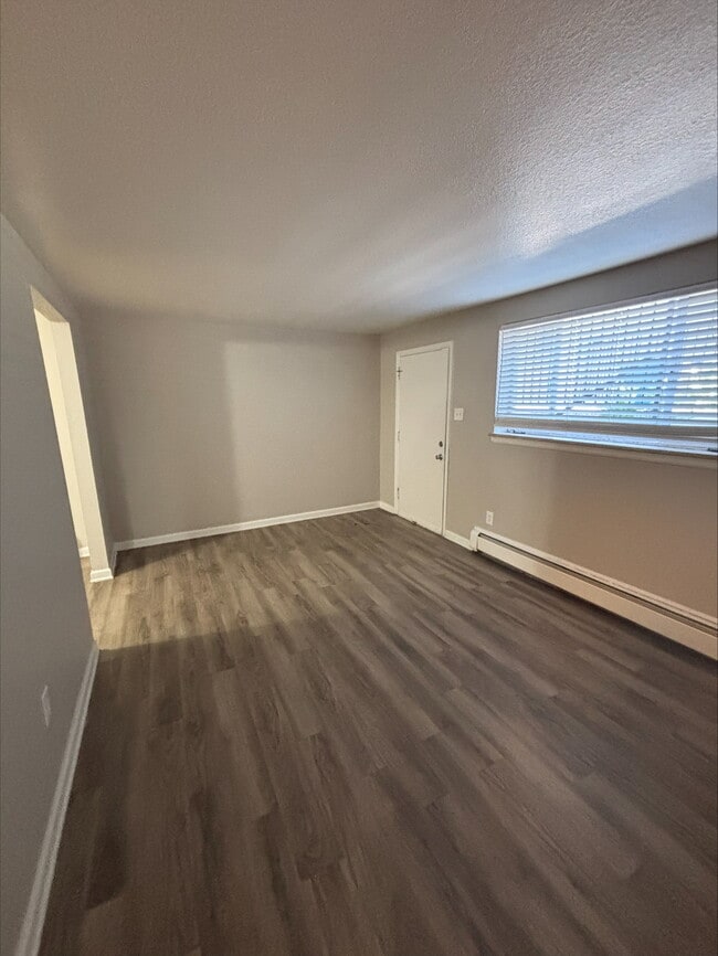 Building Photo - Elms Apartments
