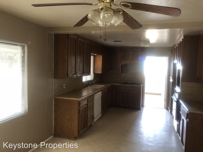 Building Photo - 2 br, 1 bath House - 1048 W. Fulkherth Rd.