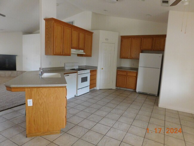Building Photo - 721 S Alvord St