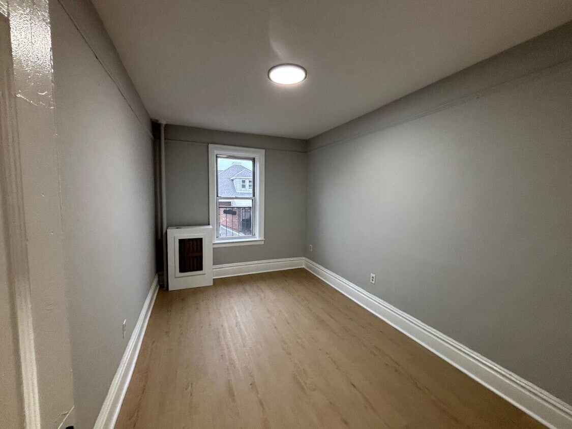 Foto del edificio - 242 Claremont Ave