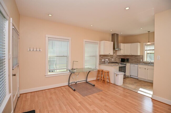 Foto del edificio - 4373 Faculty Ln