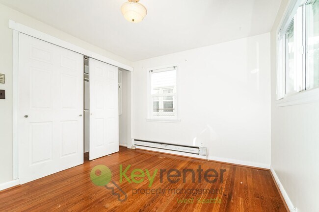 Foto del edificio - Stylish Three Bedroom Retreat with fully fenced yard and storage!