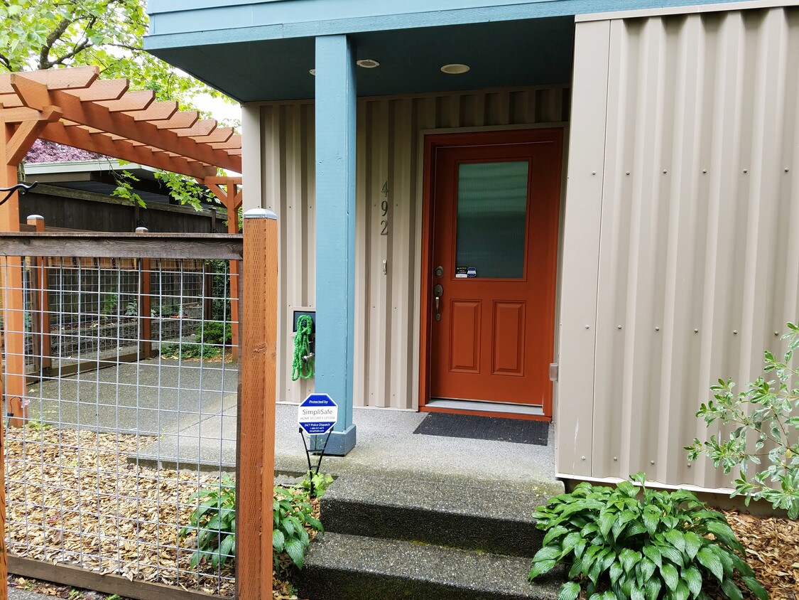492 N 130th St, Seattle, WA 98133 Townhome Rentals in Seattle WA