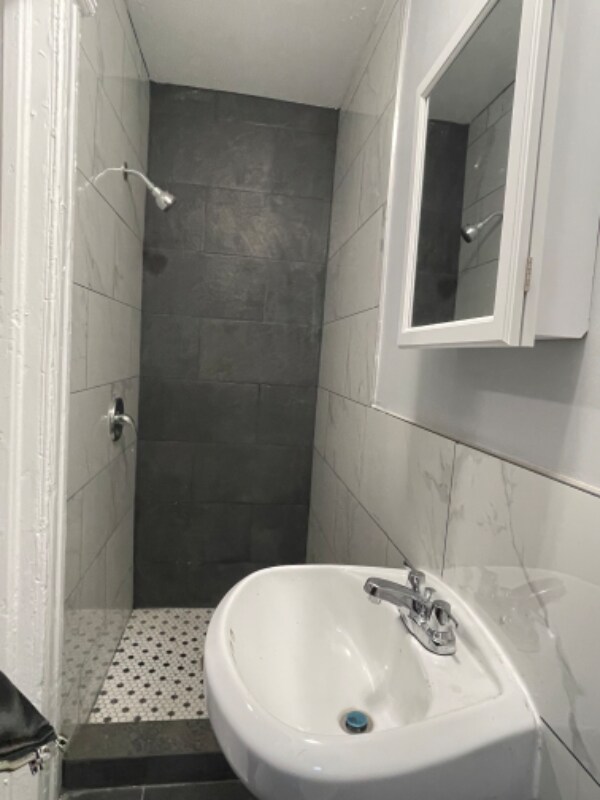 Foto del edificio - 216-218 Bloomfield Ave