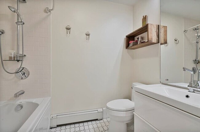 Building Photo - 73 Marlborough St